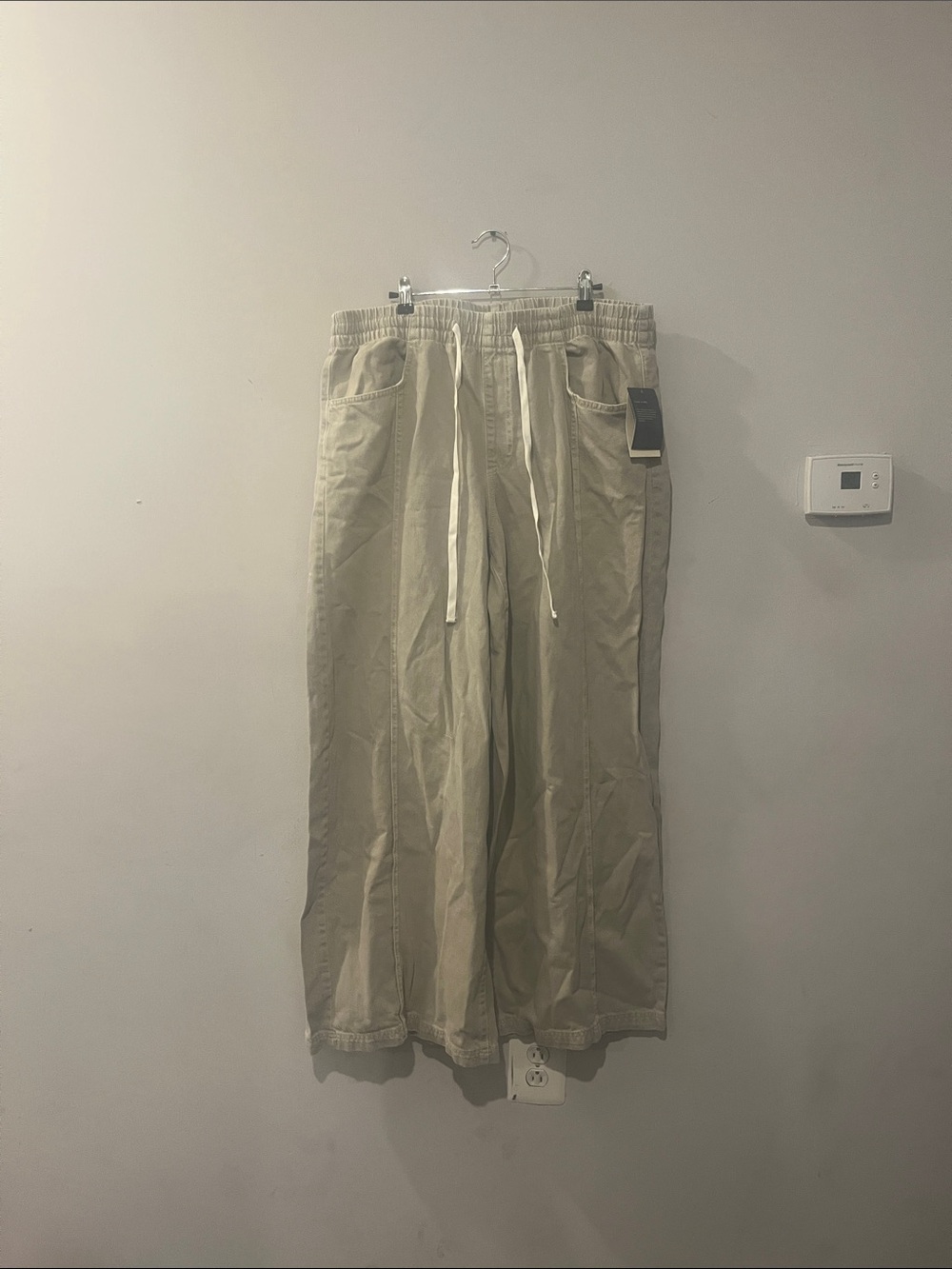 Universal Thread Men's Light Khaki Drawstring Chinos